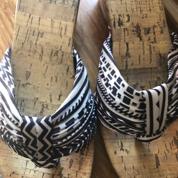 GEORGE | Free w/purchase | Sandals Platform | 5 - Picture 4 of 5